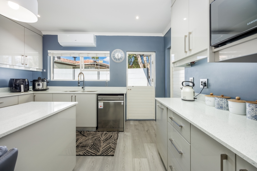 4 Bedroom Property for Sale in Wellway Park Western Cape